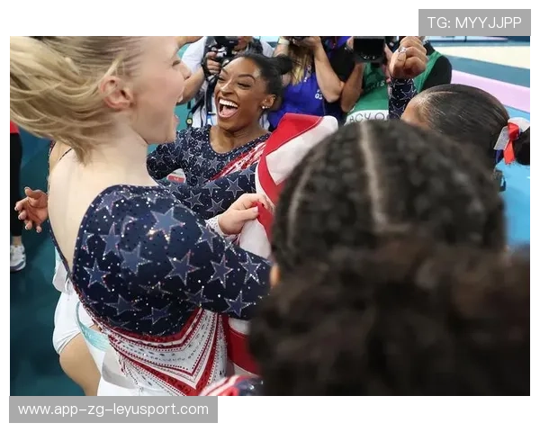 体操女团互相给对方编发，被媒体称“赛场姐妹花”